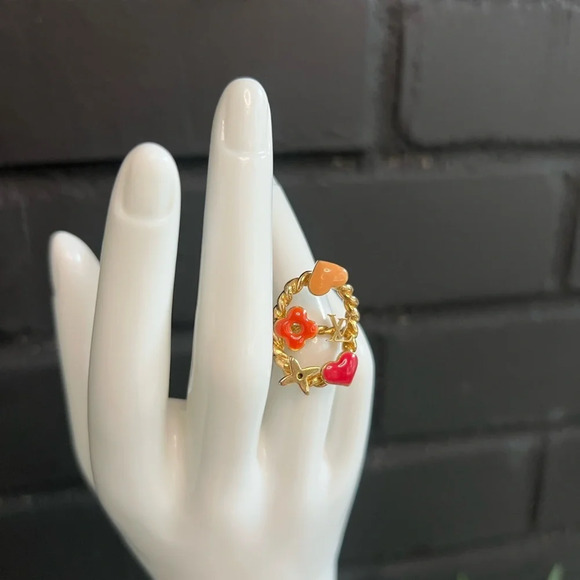 LOUIS VUITTON
Enamel Gold Sweet Monogram Cocktail Ring - Picture 5 of 10